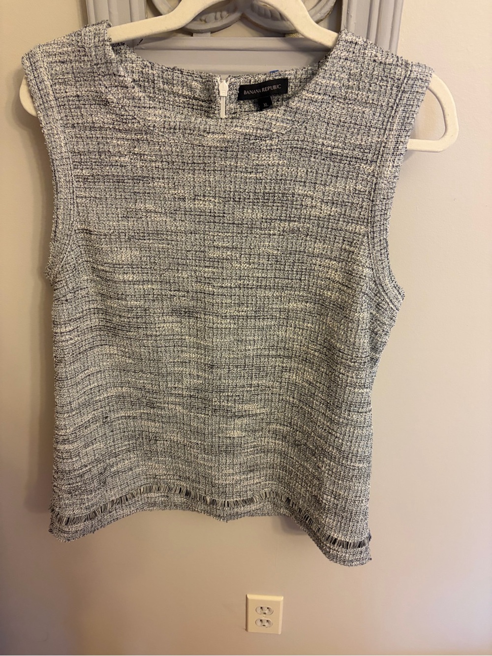 Banana Republic Sleeveless Tweed Shell Top in Light Gray and White